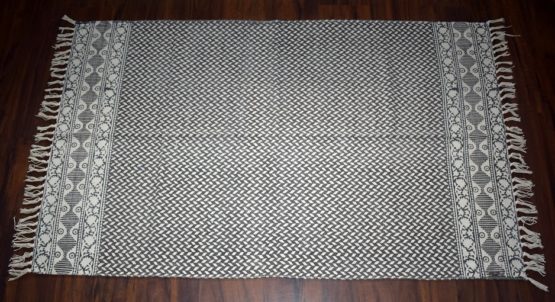 black-white-flatweave-cotton-geometric-pattern-rug-90x150-cm