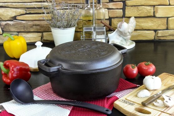 cast-iron-casserole-with-a-frying-pan-lid-4L
